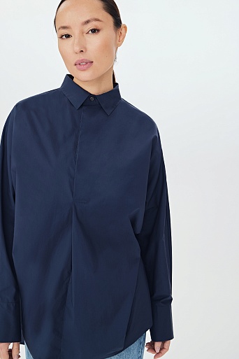 Темно-синяя блуза-оверсайз со скрытой планкой