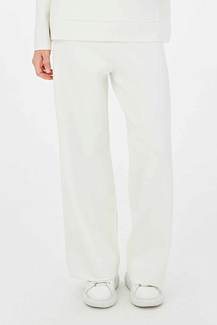 Белые брюки из вязаного трикотажа