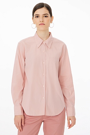 Розовая блузка рубашечного покроя